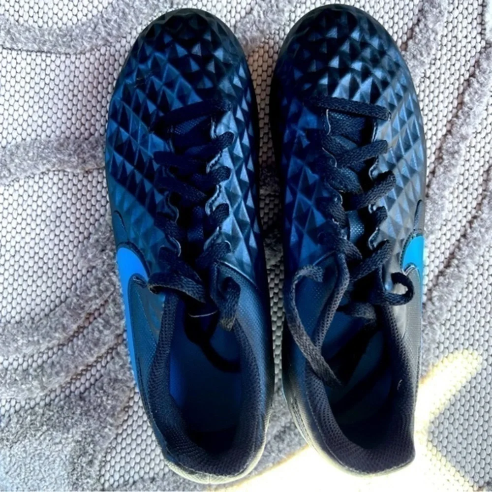 💚Nike Tiempo youth cleats size 4.5Y